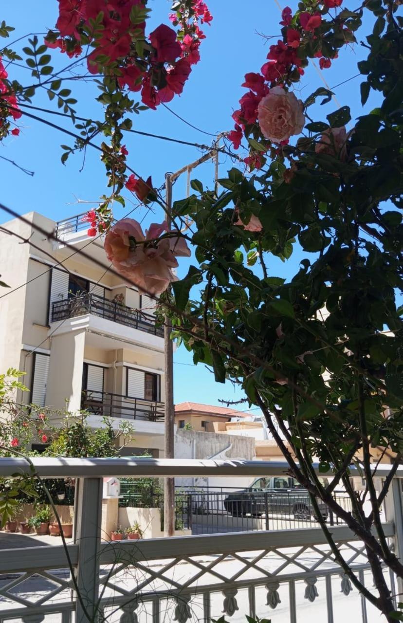 Sunny Family In Chania Close To The Sea La Canea